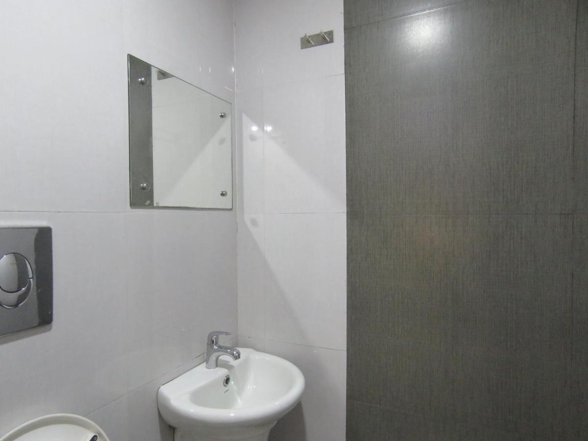 Hotel Reegate Inn Near South Railway Station Kochi Exterior photo