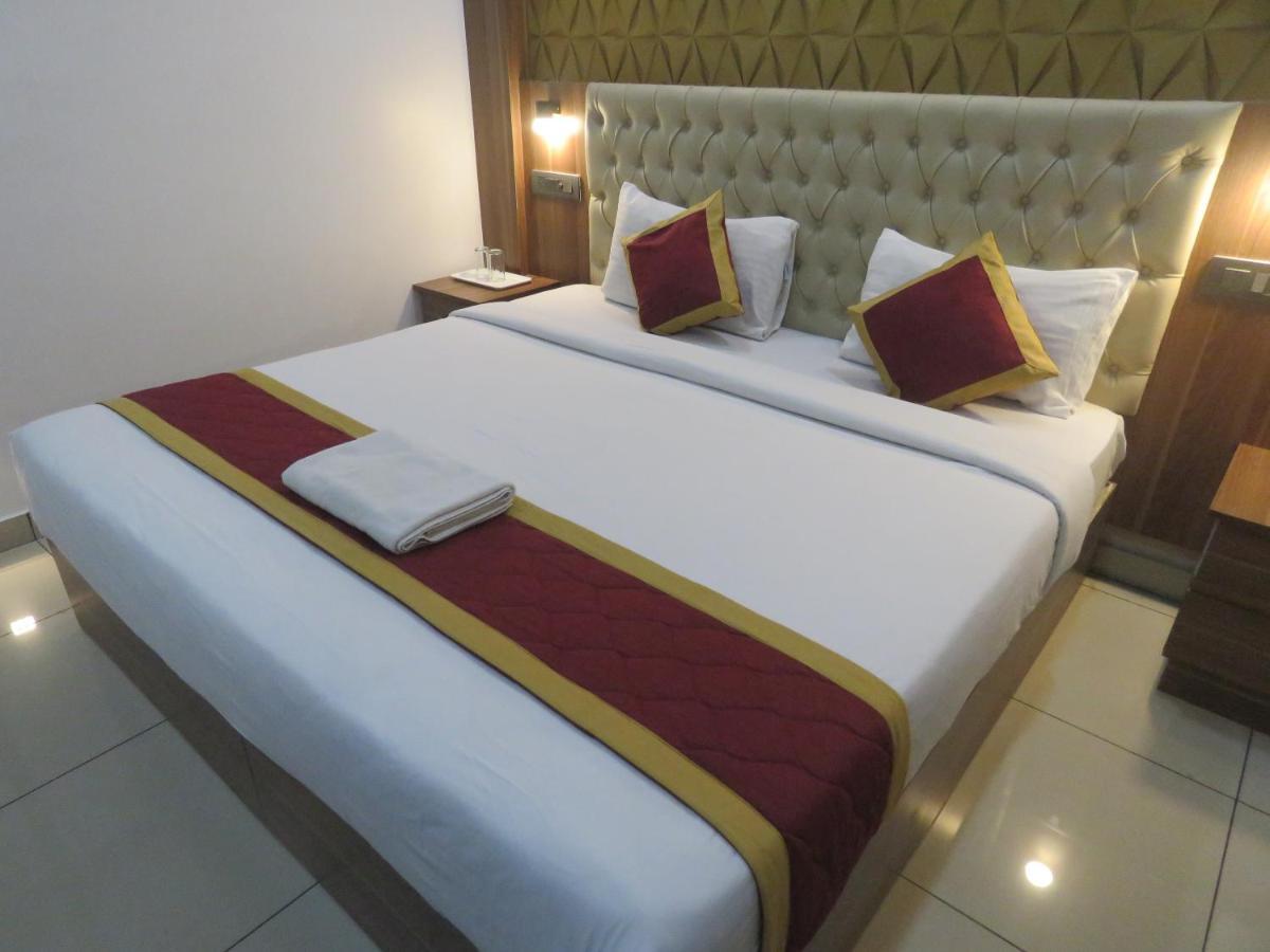 Hotel Reegate Inn Near South Railway Station Kochi Exterior photo