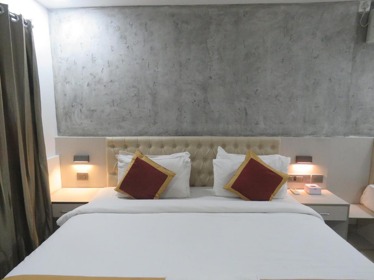 Hotel Reegate Inn Near South Railway Station Kochi Exterior photo