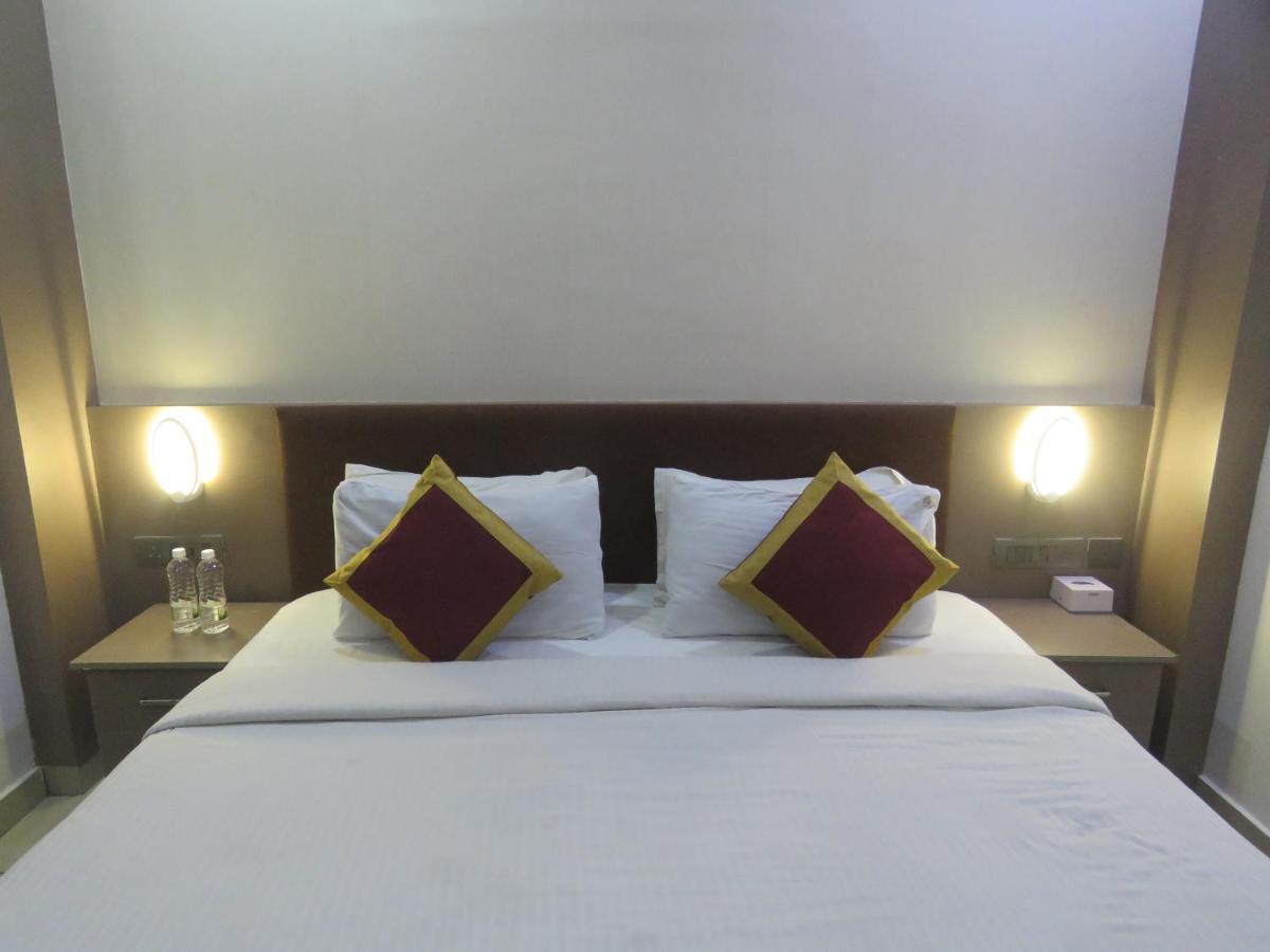 Hotel Reegate Inn Near South Railway Station Kochi Exterior photo