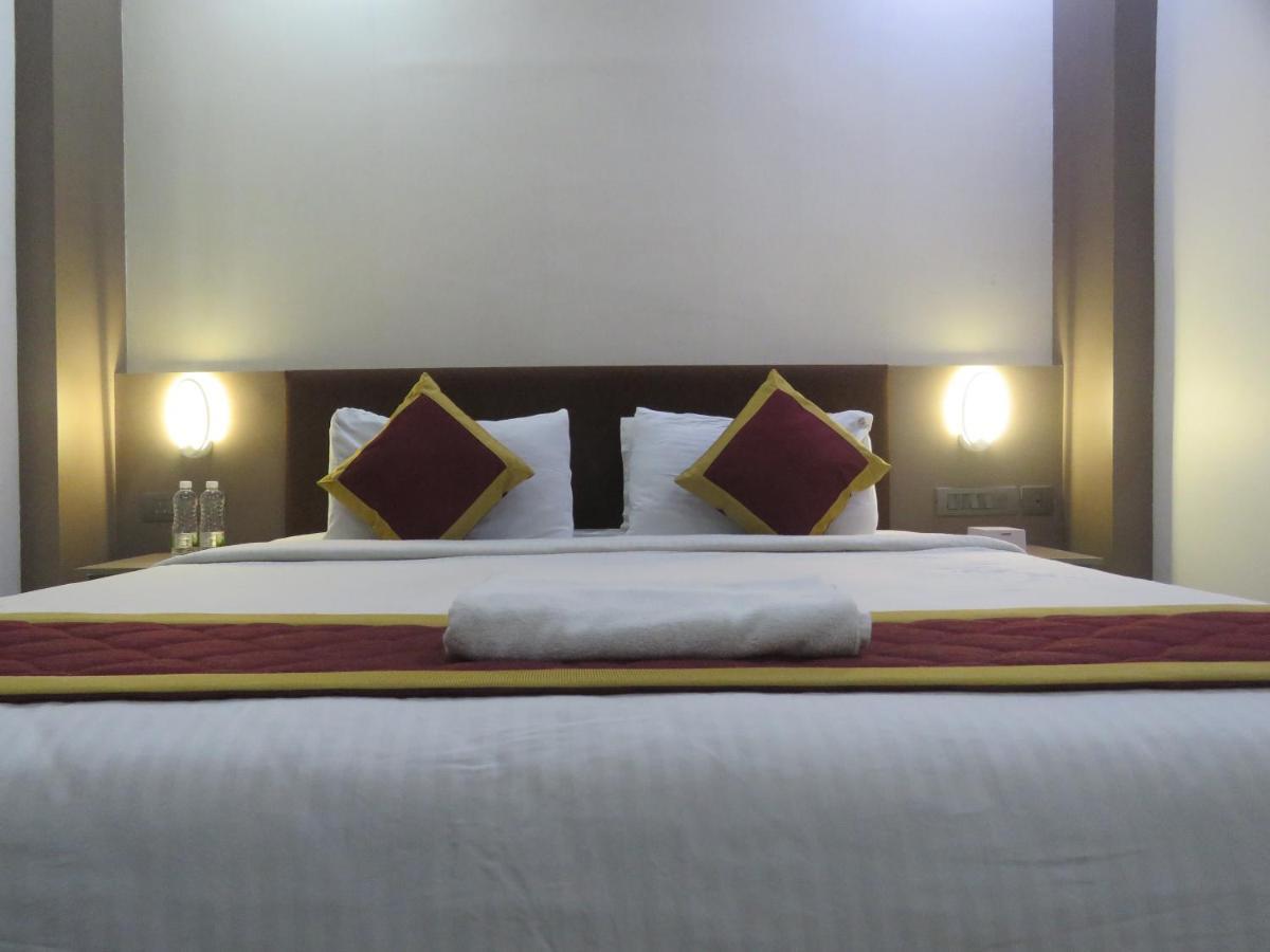 Hotel Reegate Inn Near South Railway Station Kochi Exterior photo