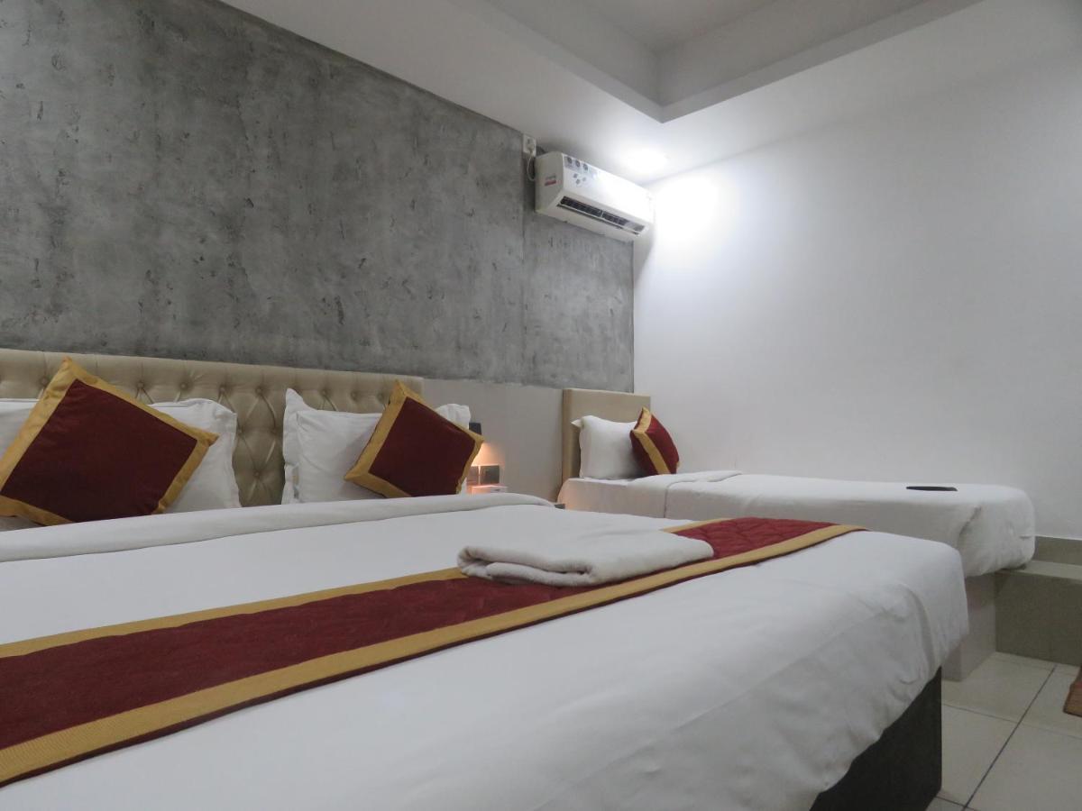 Hotel Reegate Inn Near South Railway Station Kochi Exterior photo